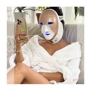 Cleopatra mask light